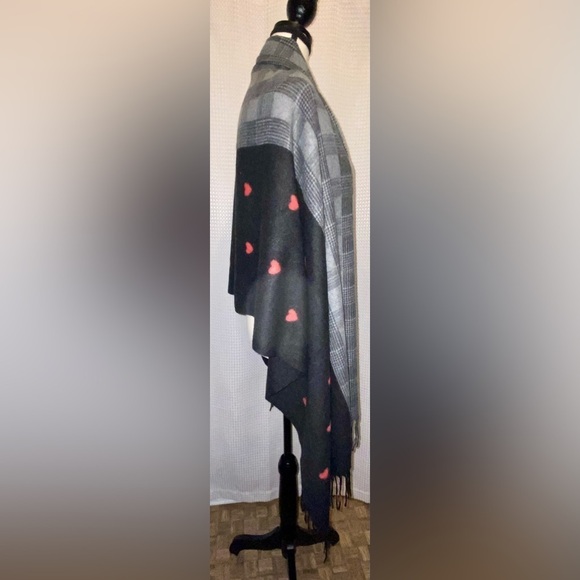 Women’s Marie Claire oversized Maxi Scarf 2 in 1 extra soft gray black and red - Picture 7 of 8